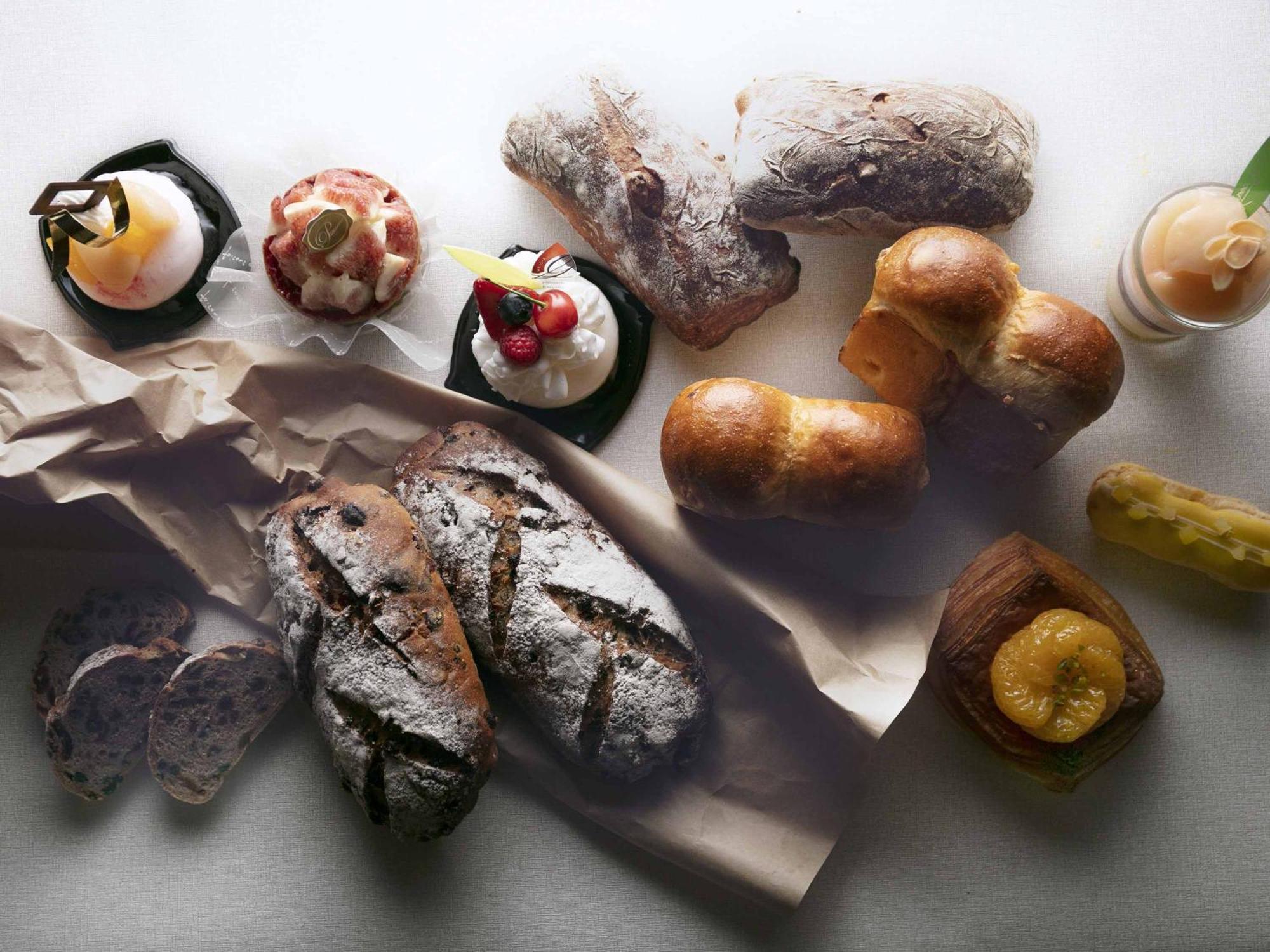 Nagoya Kanko Hotel Exterior photo A selection of breads and pastries